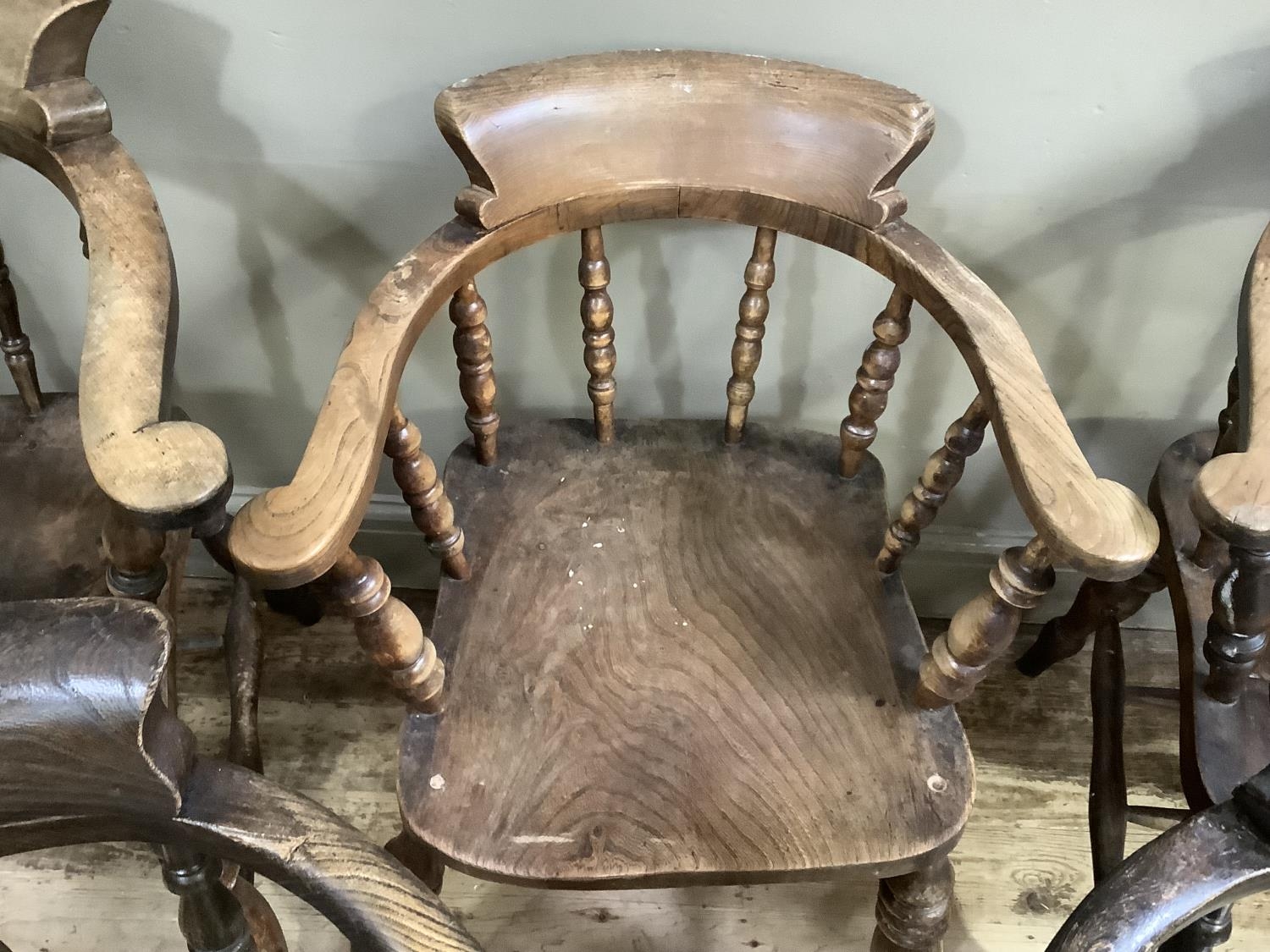 A set of five Capston chairs with spindle backs and turned legs, late 19th century - Bild 2 aus 4