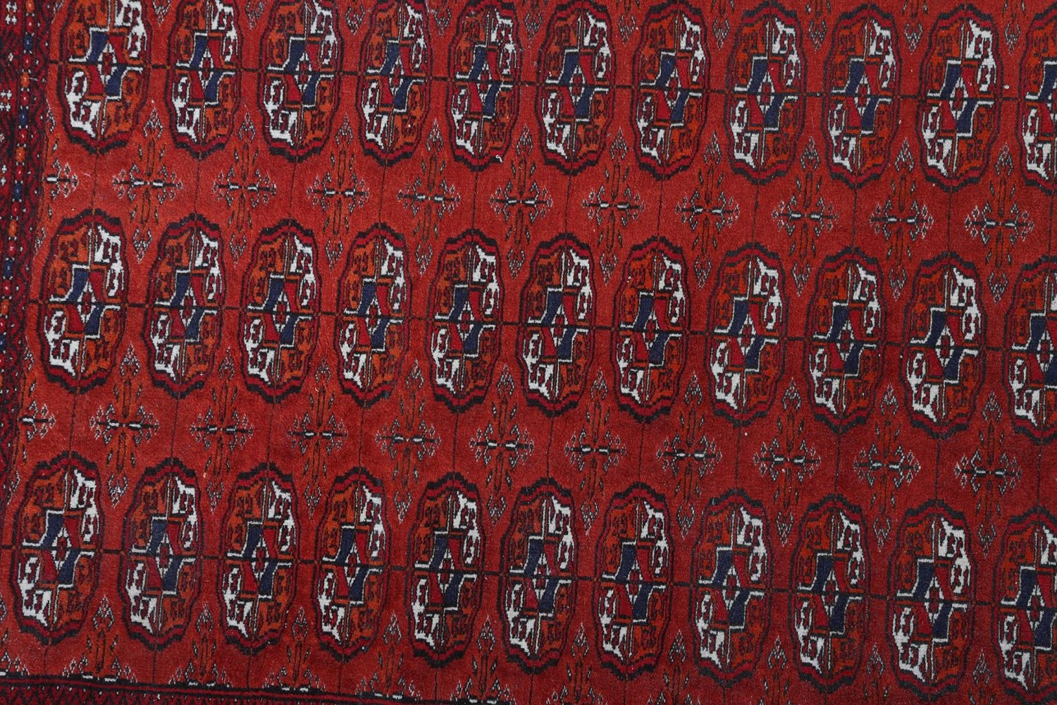 A BOKHARA RUG OF FOX RED GROUND filled with three rows of thirteen 'elephant foot' medallions within - Image 3 of 4