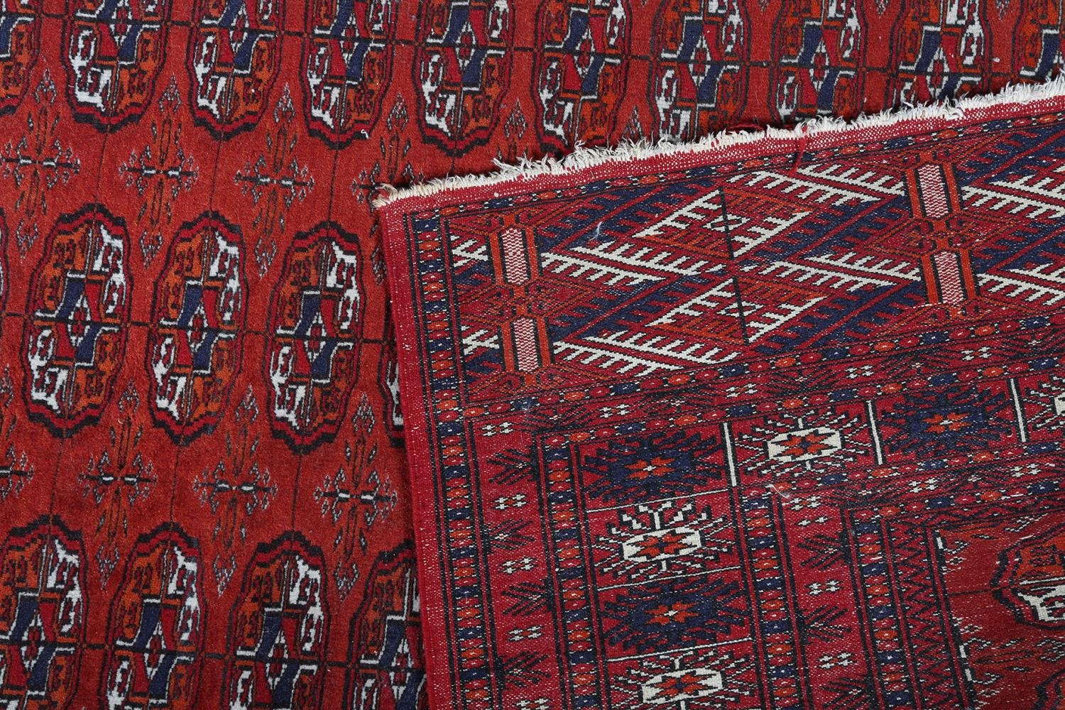 A BOKHARA RUG OF FOX RED GROUND filled with three rows of thirteen 'elephant foot' medallions within - Image 4 of 4