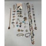 A quantity of costume jewellery