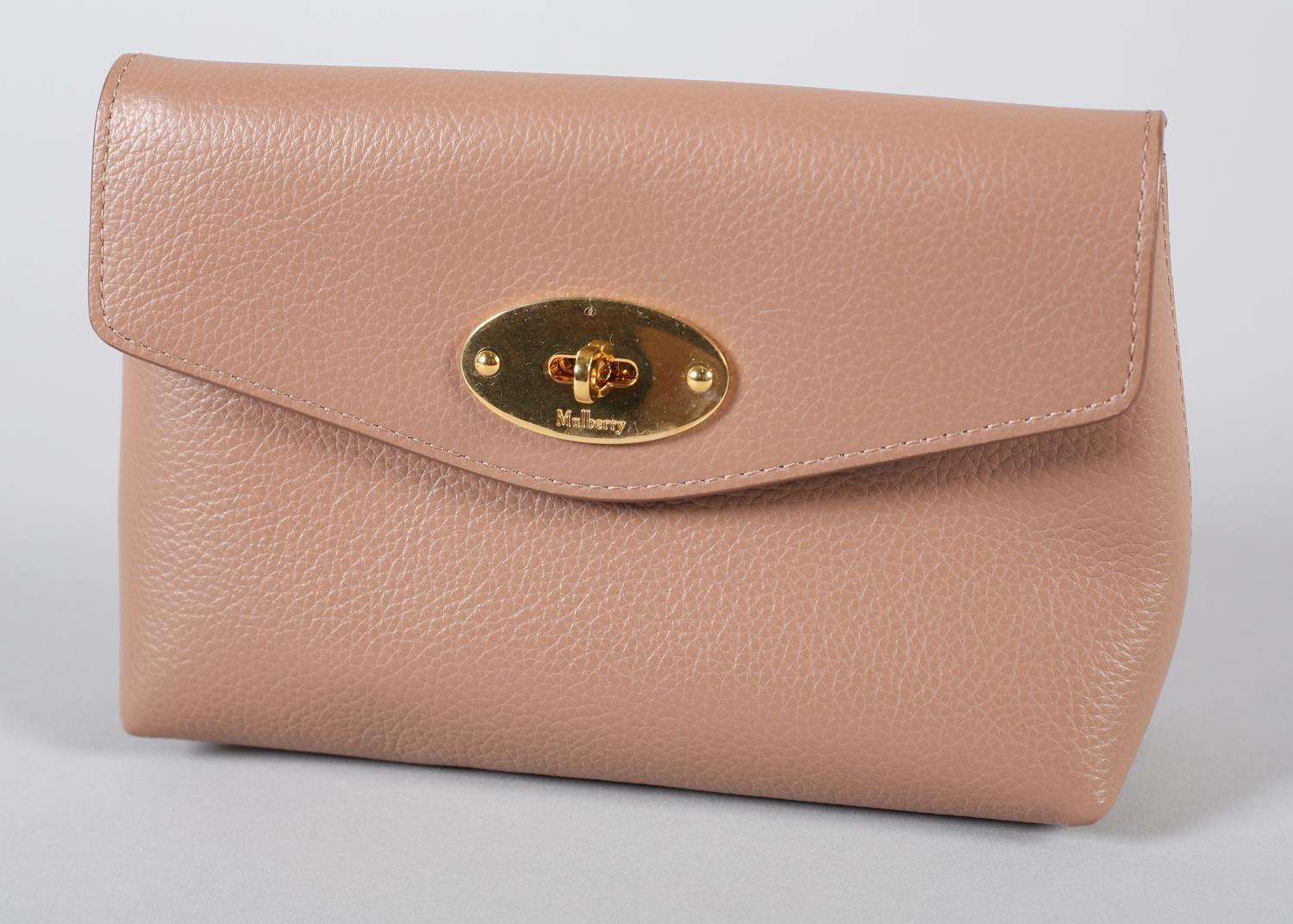 A Mulberry Darley cosmetic pouch in dark blush classic grain leather, original dustbag, Mulberry - Bild 2 aus 3