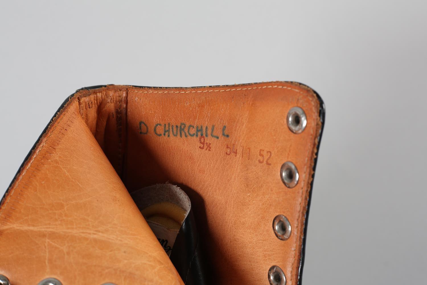 A pair of black leather ice skates, front lacing, marked size 9.5, inked with the name D. Churchill - Bild 3 aus 4