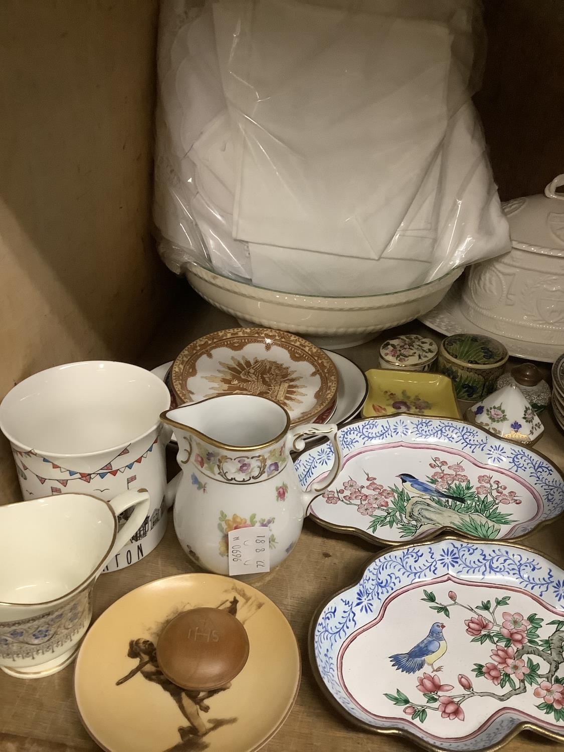 A set of Royal Doulton Baronet coffee cans and saucers, a German china floral decorated cream jug, a - Bild 3 aus 3