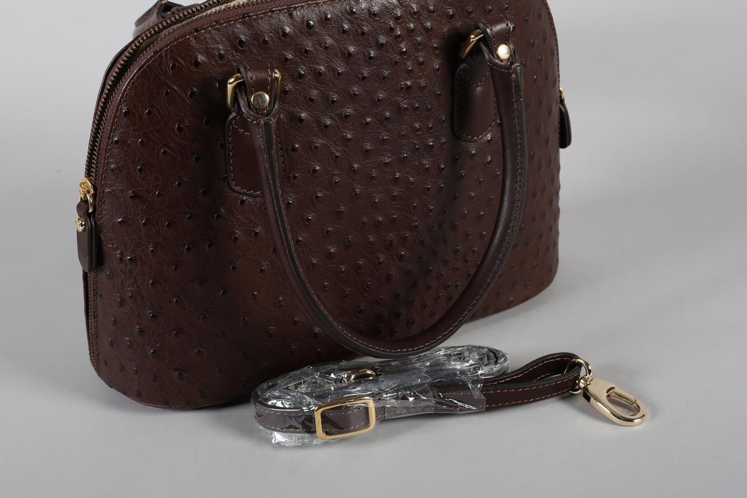 A Gianno Conti handbag in dark brown 'ostrich' leather, with strap, original dustbag, condition: - Bild 3 aus 5