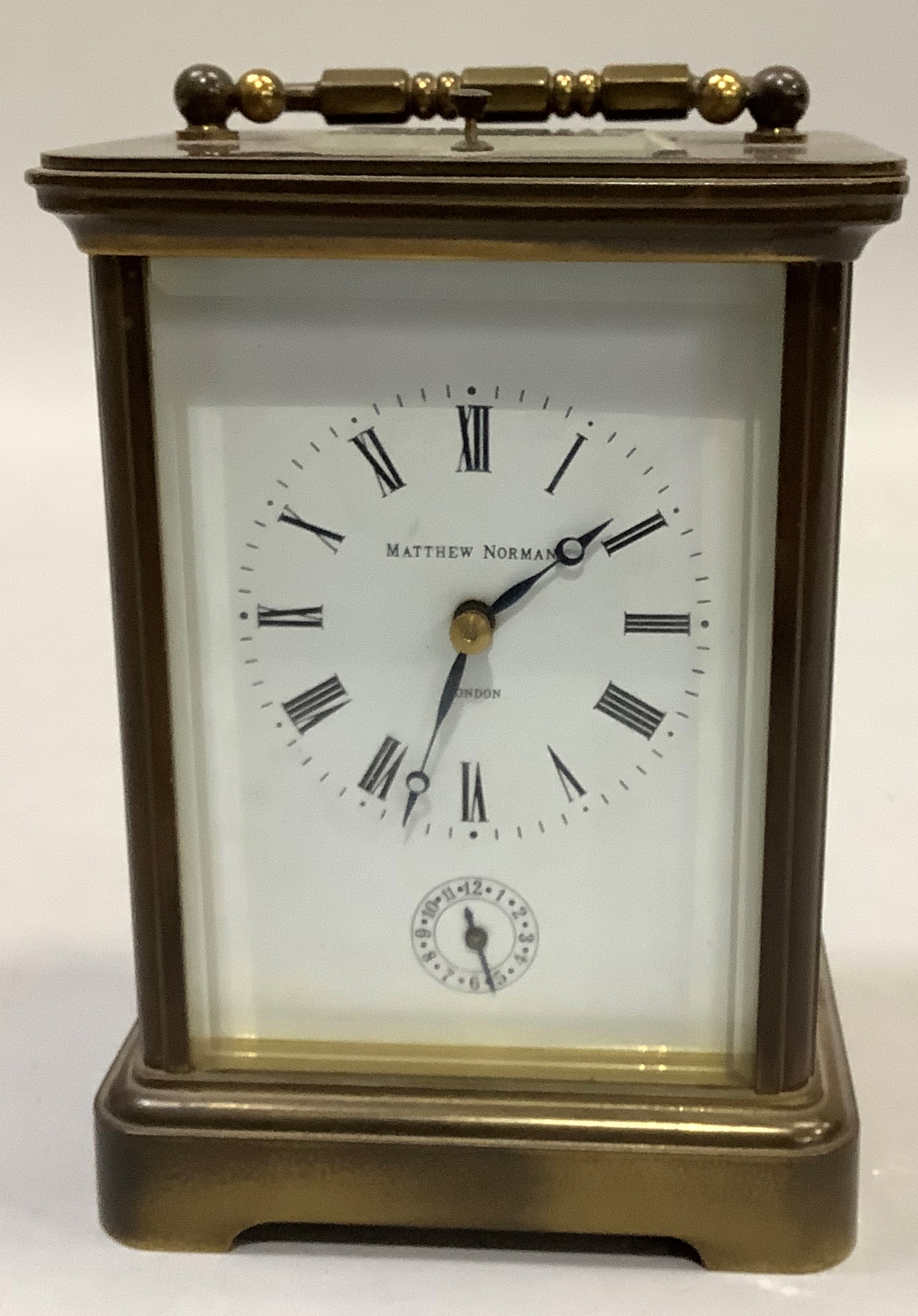 A carriage strike alarm clock by Matthew Norman in a brass case with five bevelled glass panels - Bild 2 aus 2