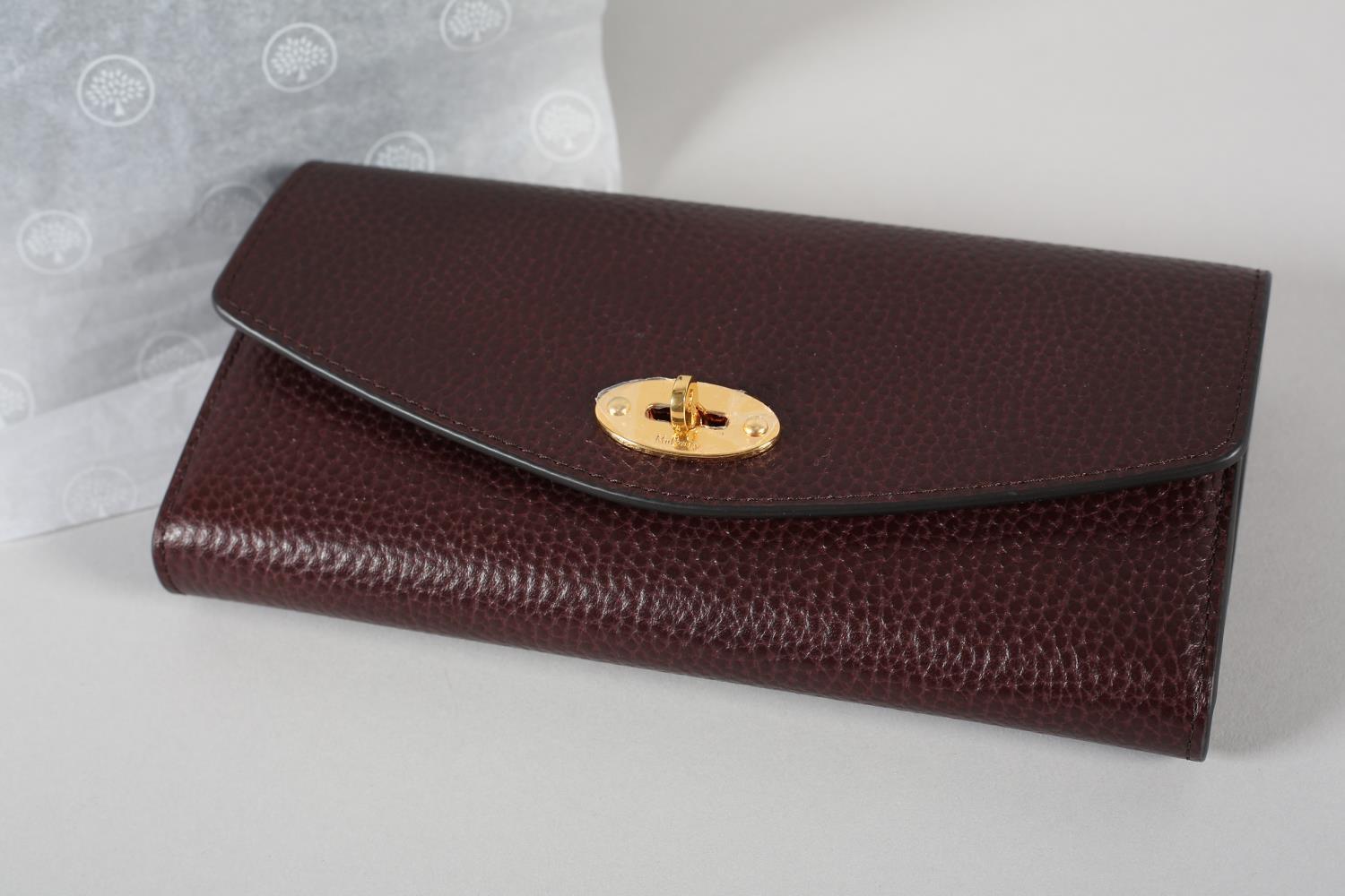 A Mulberry Darley wallet in oxblood grained leather, original box, Mulberry product card, condition: - Bild 2 aus 3