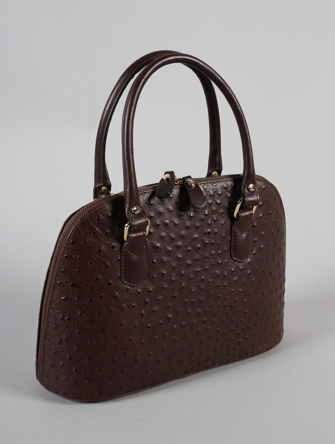 A Gianno Conti handbag in dark brown 'ostrich' leather, with strap, original dustbag, condition: - Bild 2 aus 5