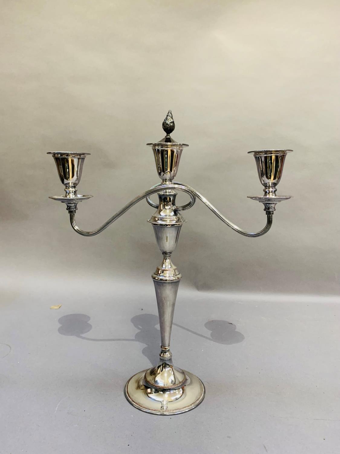 A plated on copper three light candelabrum with baluster column and reeded scroll twin arms, - Bild 3 aus 3