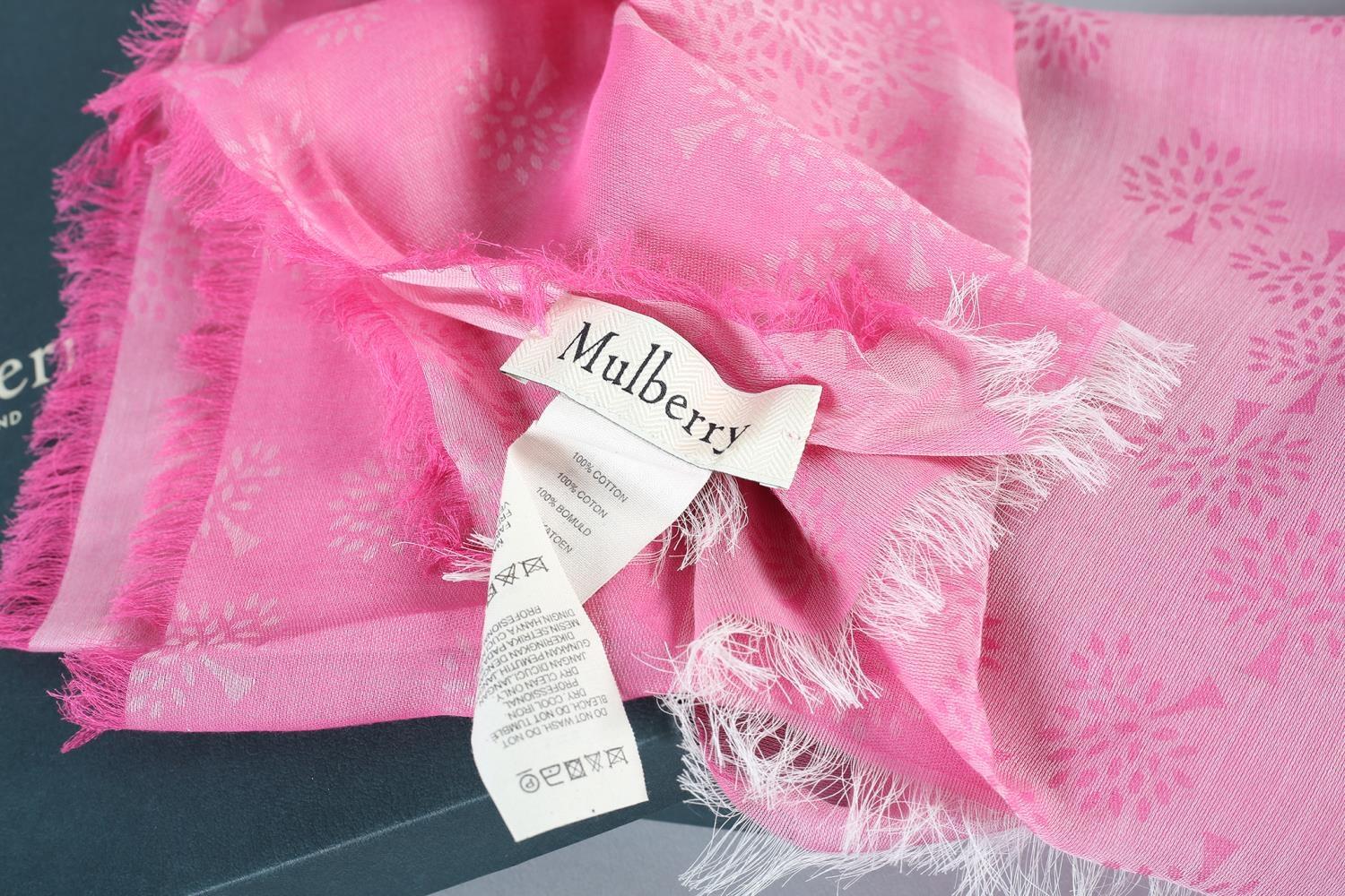 A Mulberry cotton Tree square scarf in pink, original box, condition: very good - Bild 2 aus 3