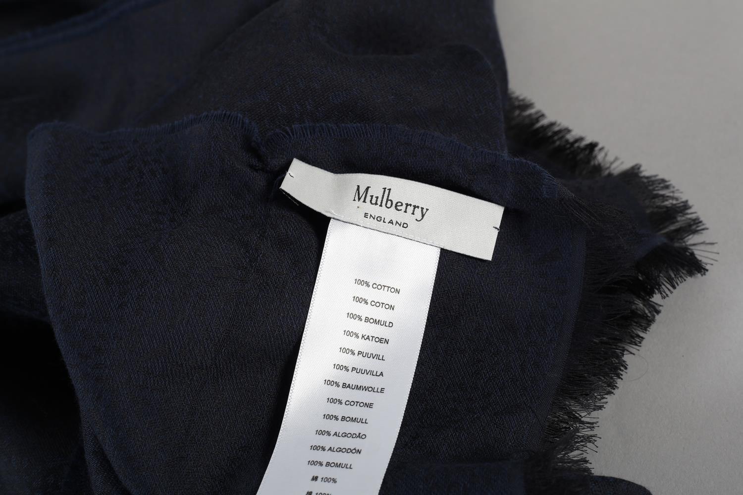 A Mulberry cotton Tree shawl in midnight blue, condition: slight pull to labelled corner, - Bild 2 aus 3