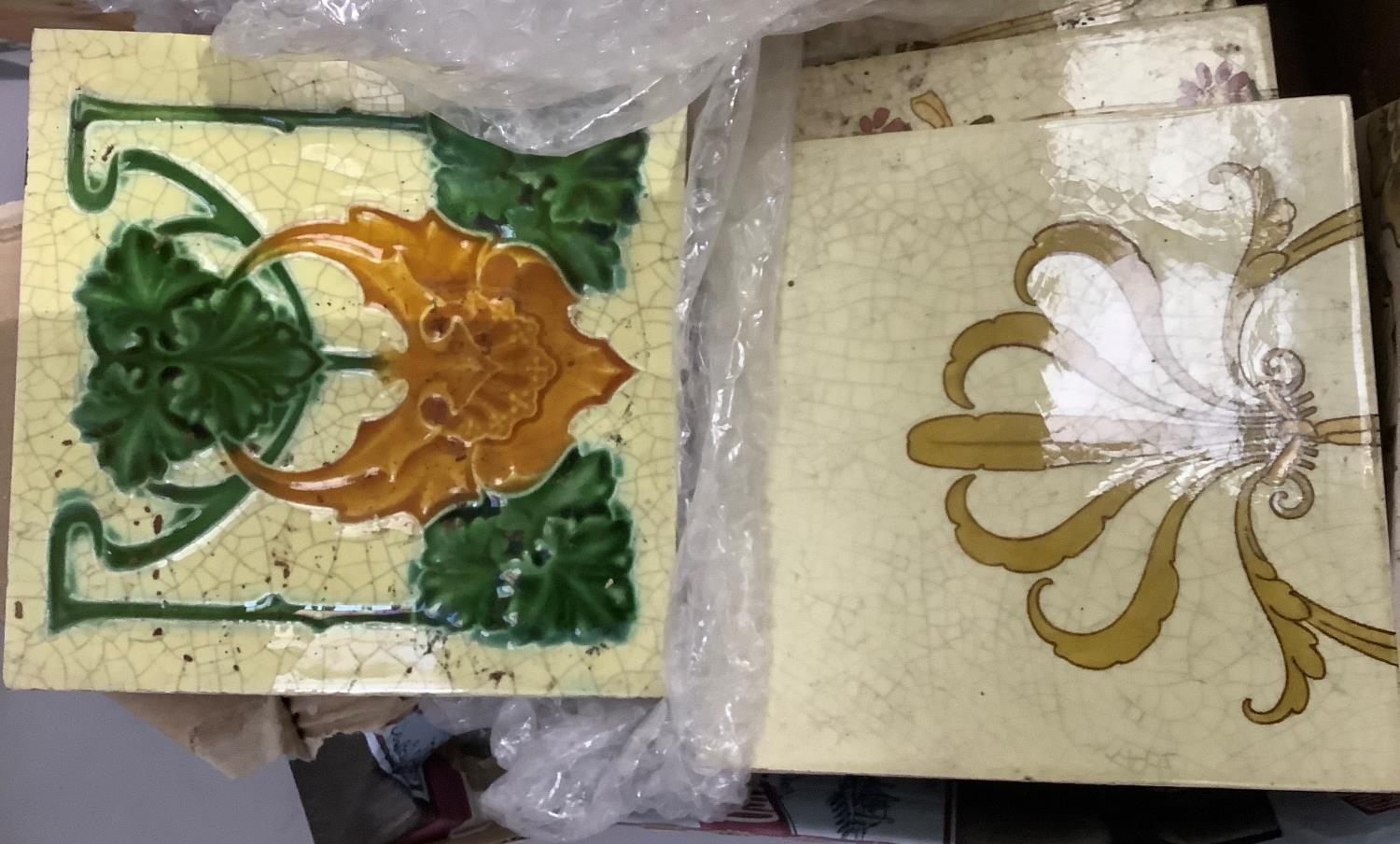 A quantity of Victorian and Edwardian ceramic tiles, various patterns and makes - Bild 4 aus 4