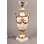 A GILT METAL MOUNTED MARBLE TABLE LAMP OF BALUSTER VASE SHAPE WITH TWIN FOLIATE HANDLES, leaf collar