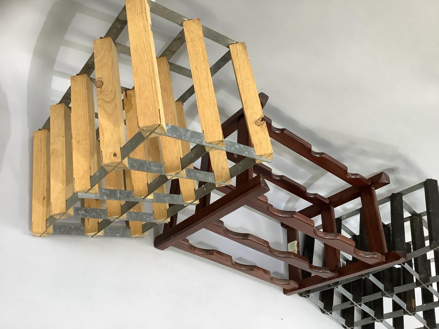 A mahogany two tier wine rack and a small section of pine and metal wine racking (3) - Bild 4 aus 4