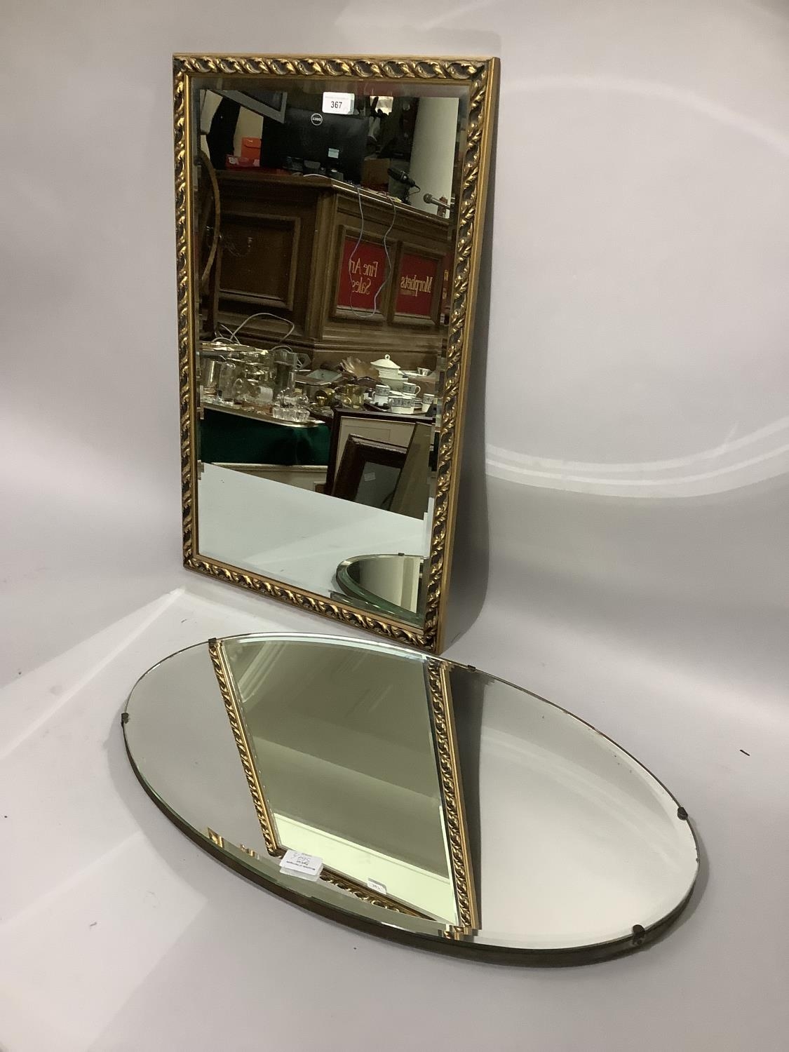 A gilt framed rectangular wall mirror and an oval bevelled wall mirror - Bild 2 aus 3