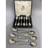 A case of Elizabeth II silver scroll crusted tea spoons by Mappin & Webb Ltd, Sheffield 1969 and a