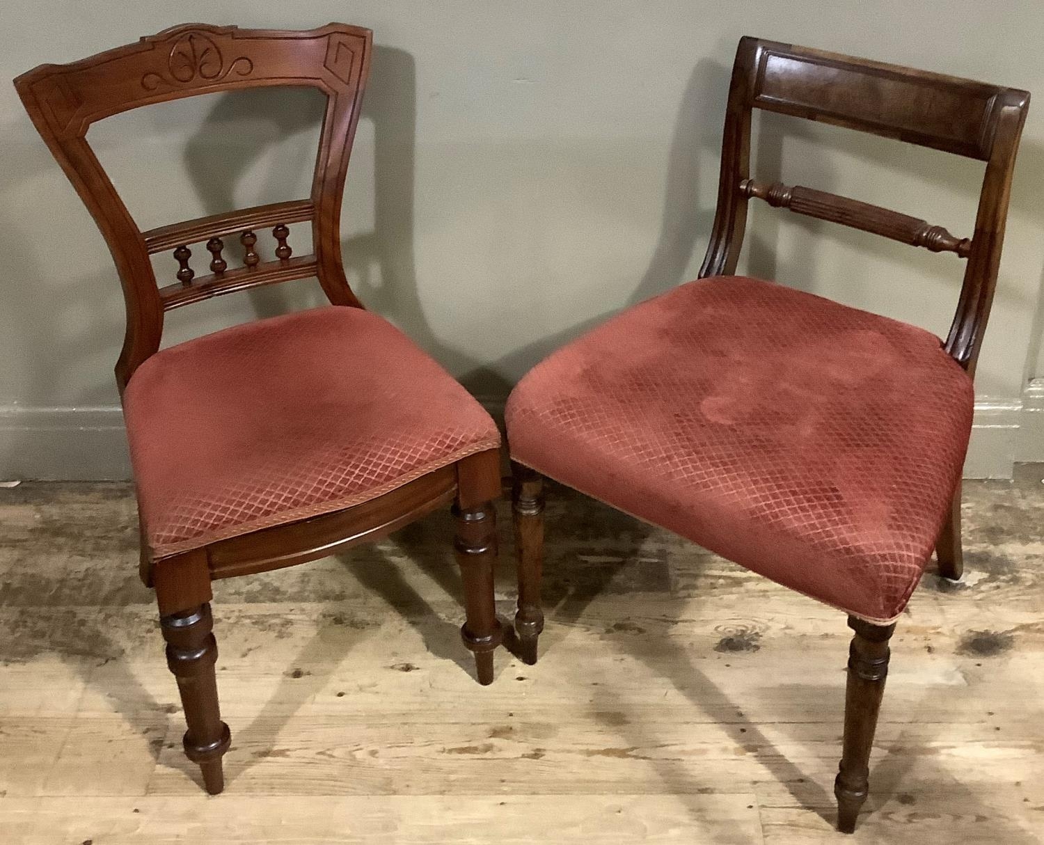 A pair of 19th century single chairs upholstered en suite - Bild 4 aus 4