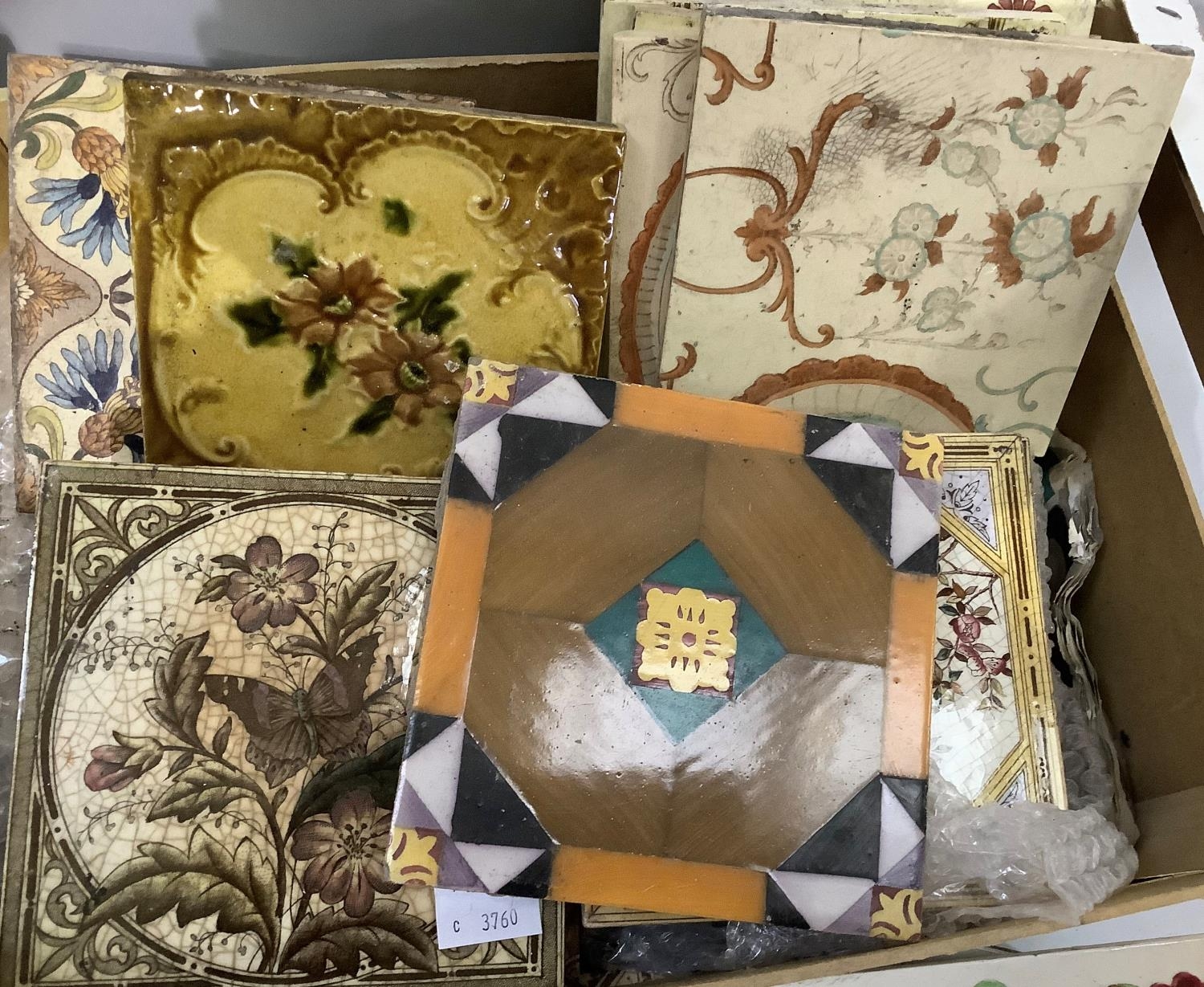 A quantity of Victorian and Edwardian ceramic tiles, various patterns and makes - Bild 3 aus 4