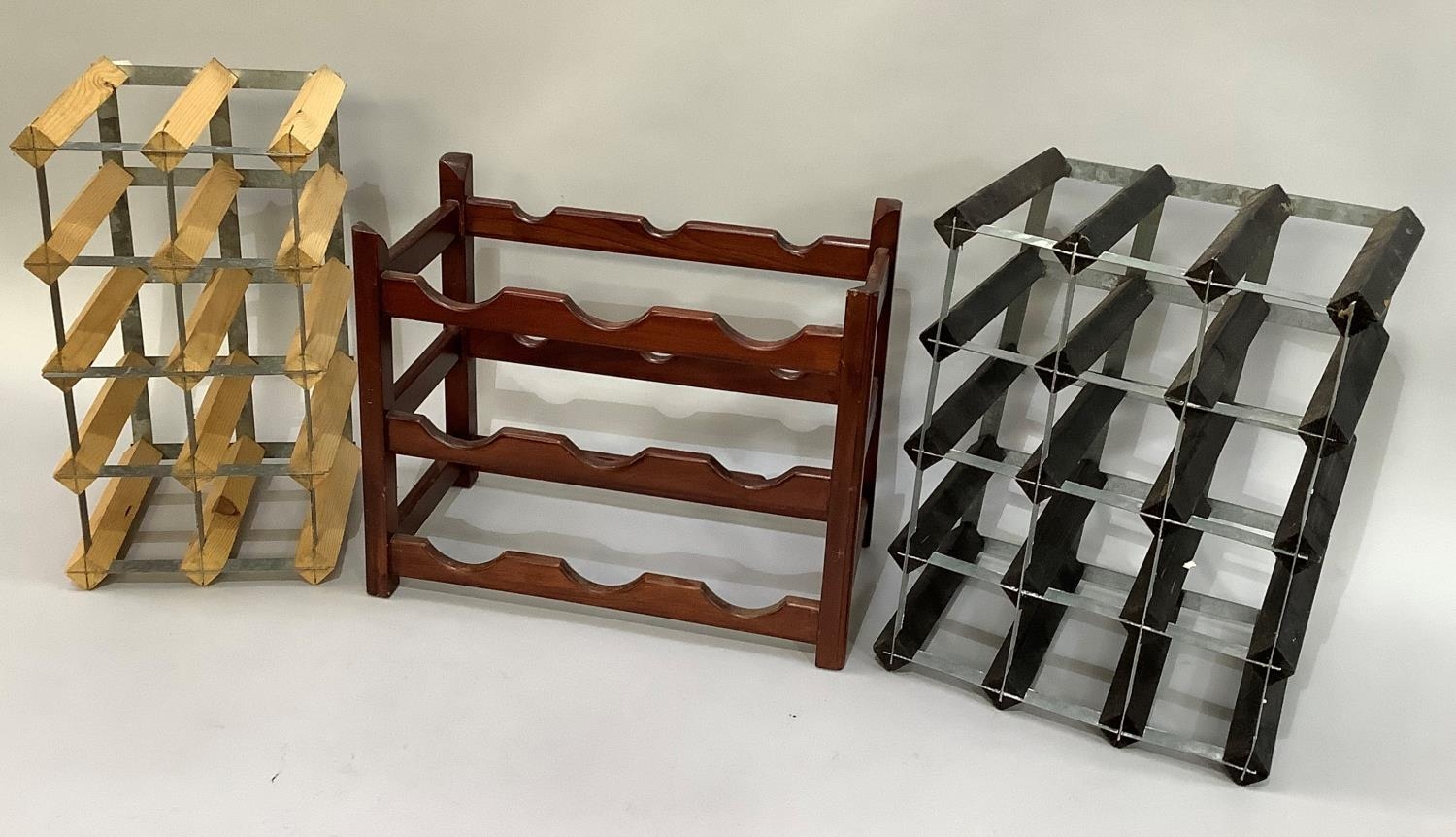 A mahogany two tier wine rack and a small section of pine and metal wine racking (3) - Bild 2 aus 4