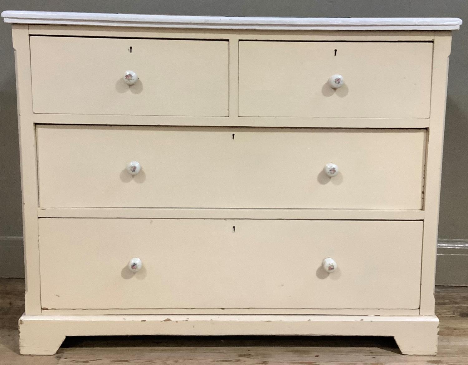 An early 20th century cream painted pine chest of two short over two long drawers, later ceramic - Bild 2 aus 4