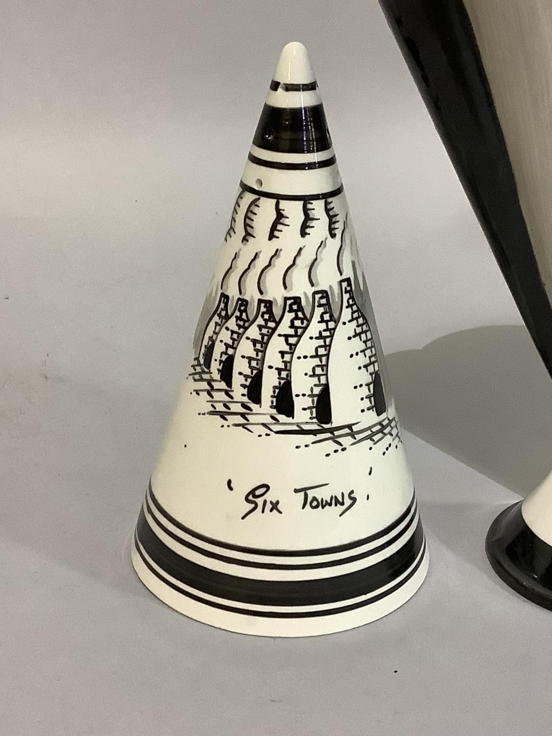 A Dean Sherwin Six Towns vase no. 4 of 50, together with a conical sugar sifter painted again with - Bild 5 aus 5