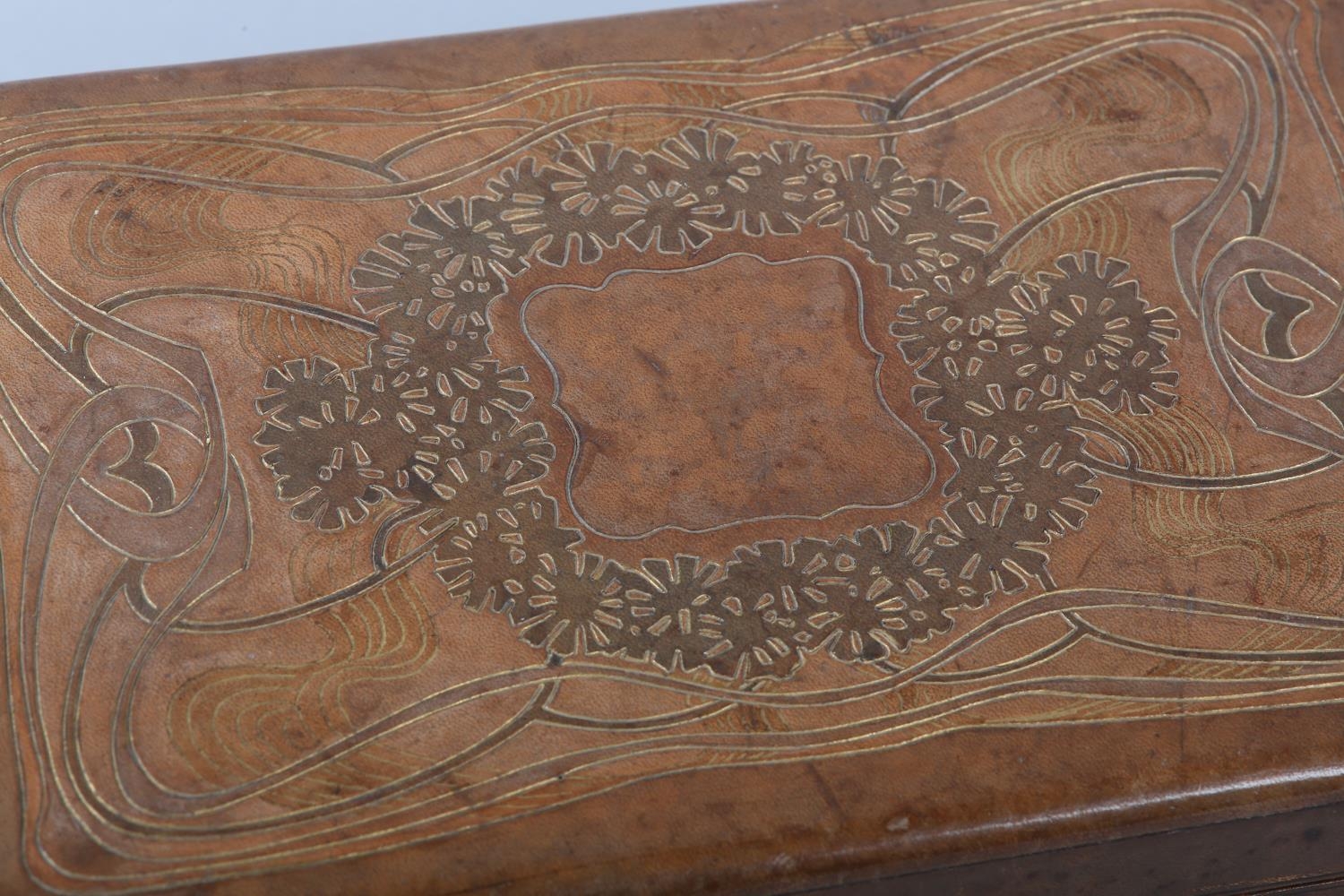 AN ART NOUVEAU BROWN LEATHER BOX, rectangular, the lid gilt tooled with plant forms and ribbon - Image 2 of 6