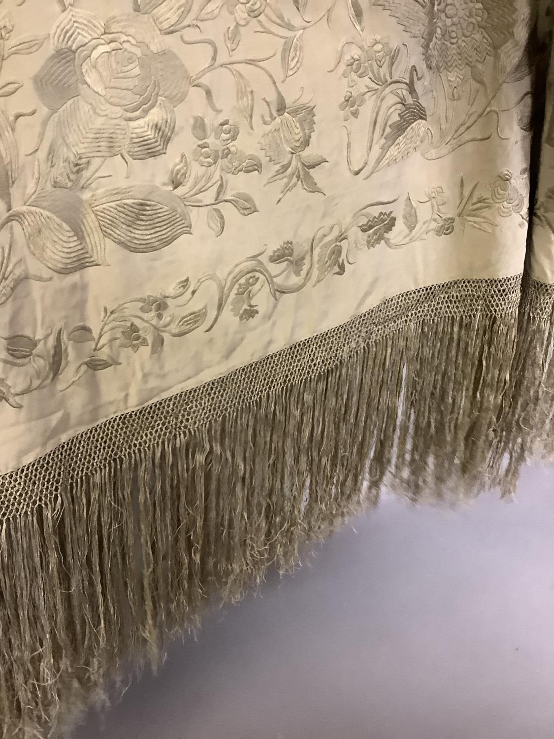 A large19th century canton embroidered beige silk shawl, fringed, with a deep border of large - Image 3 of 3