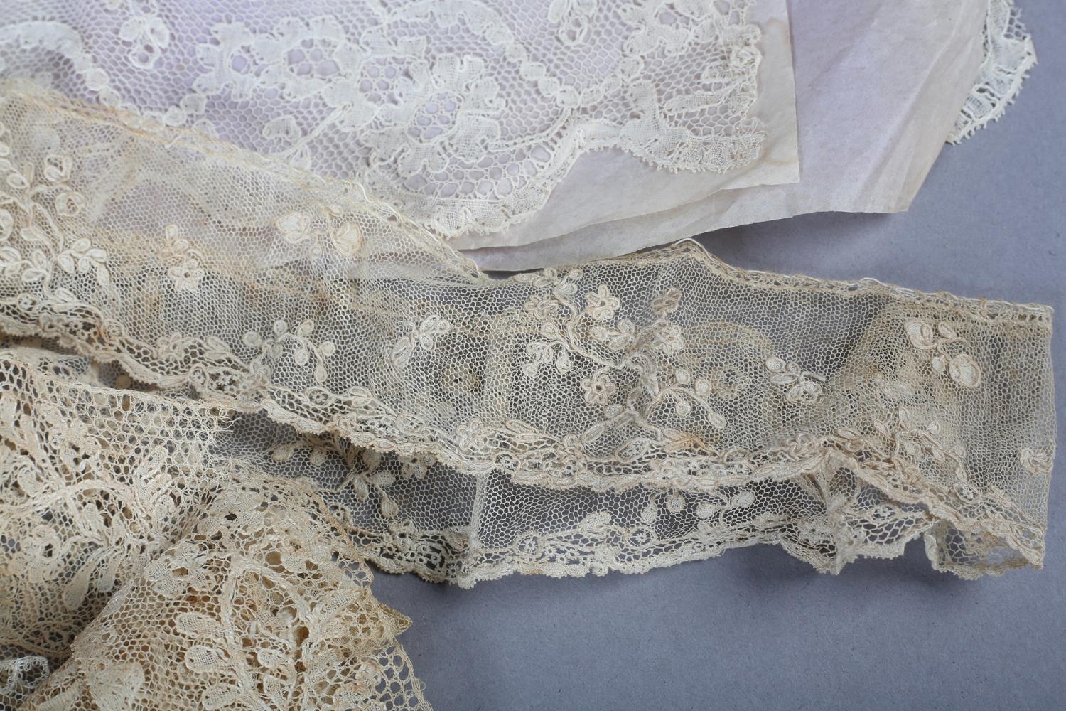 Antique Lace: A selection of 19th century lace, mainly handmade, bobbin and needle, to include - Image 3 of 6