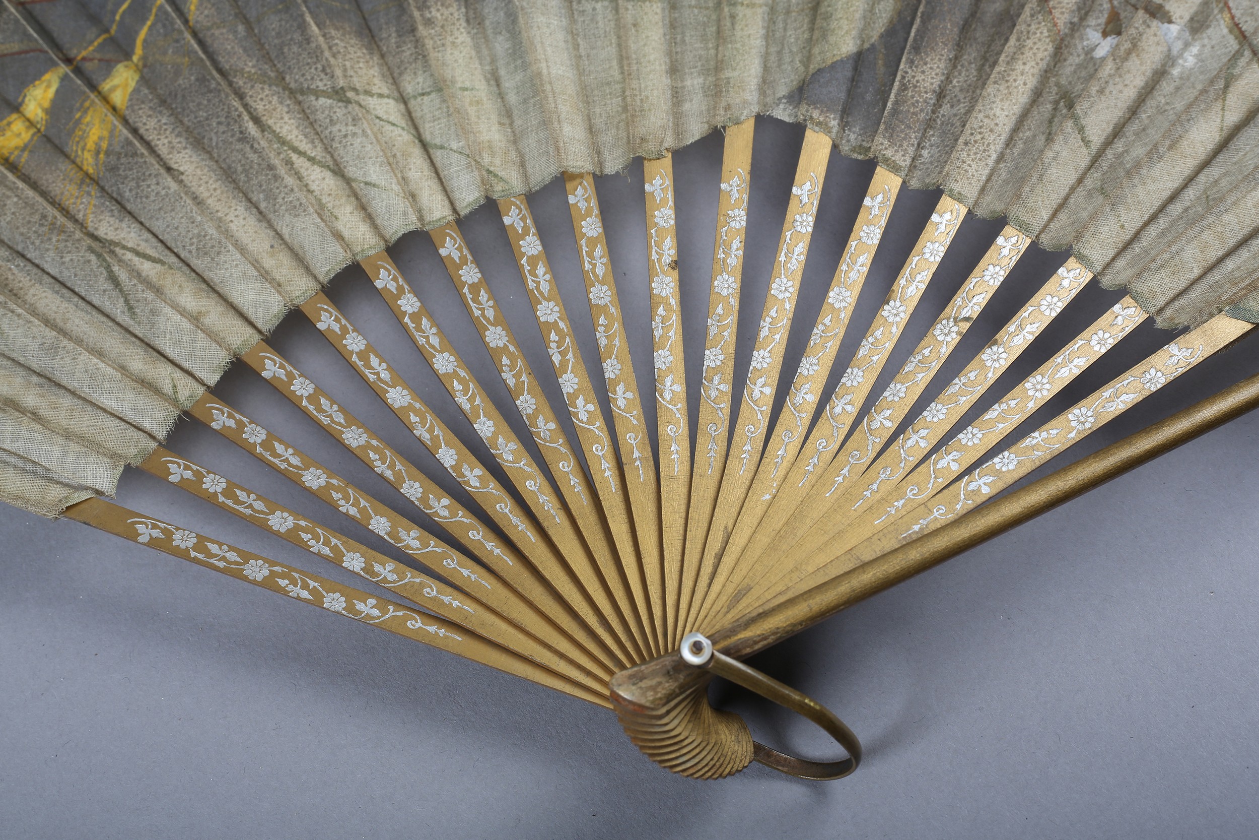 Five large fans c 1890’s, the first of owls in flight, accompanied by smaller birds, the cream gauze - Image 4 of 6