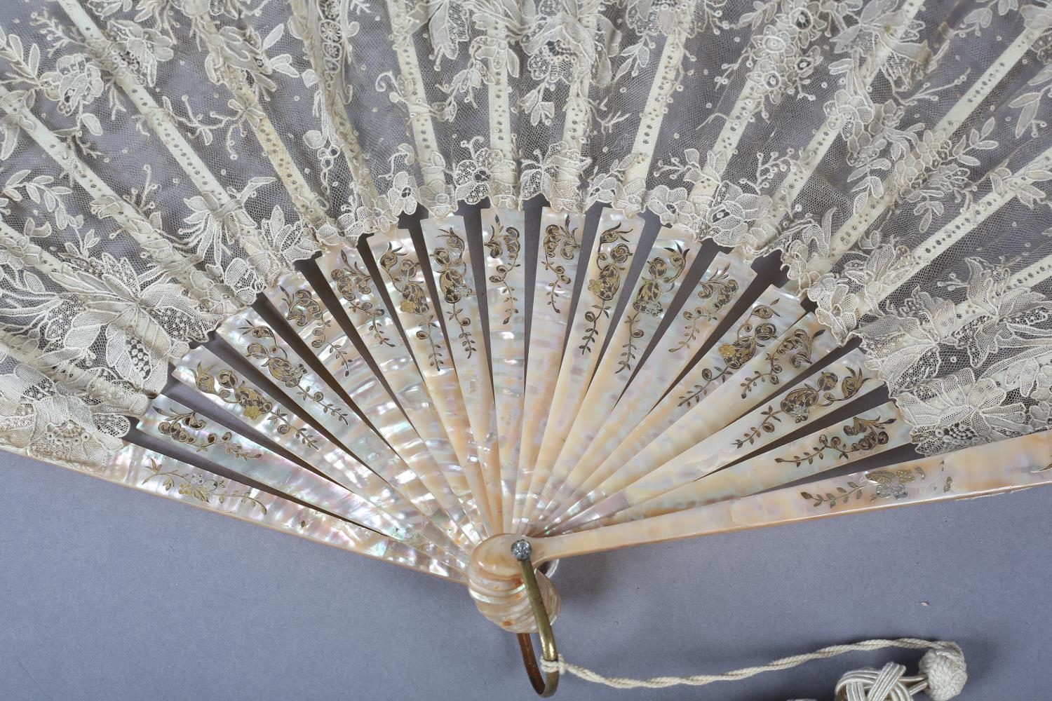 A good large Brussels Point de Gaze lace fan, c 1890, the monture of shiny pink mother of pearl, - Image 2 of 6