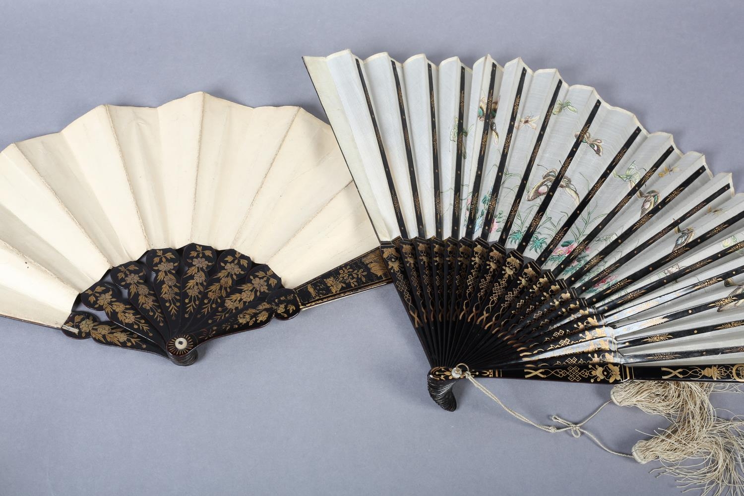 Two 19th century Chinese fans, Qing dynasty, the first quite large, the cream gauze leaf painted - Image 4 of 5