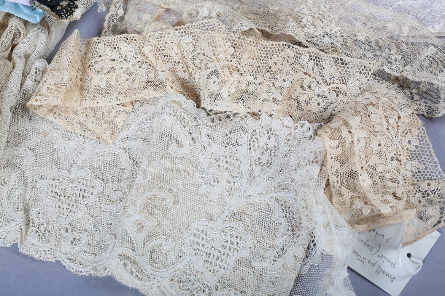 Antique Lace: A selection of 19th century lace, mainly handmade, bobbin and needle, to include - Image 2 of 6