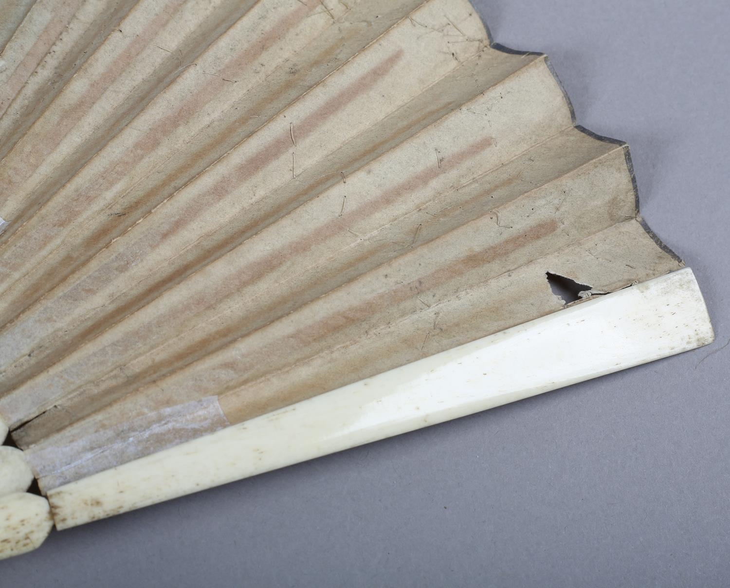 An 18th century bone fan, the upper guards painted in chinoiserie fashion, the sticks carved as to - Image 6 of 8
