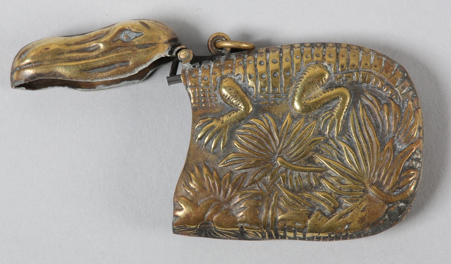 AN EDWARD VII BRASS 'CROCODILE' VESTA, 5.75cm x 4cm - Image 3 of 3