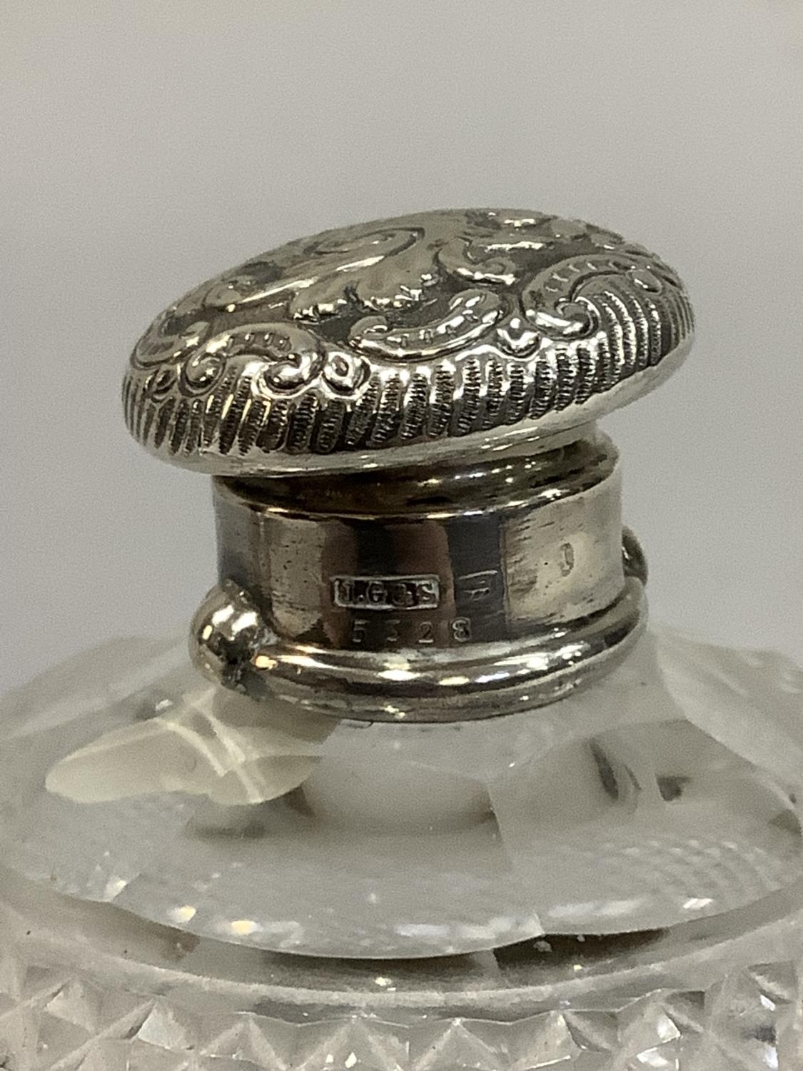A GLOBULAR DIAMOND CUT GLASS SCENT BOTTLE with silver collar and repousse detachable top, Birmingham - Image 4 of 4