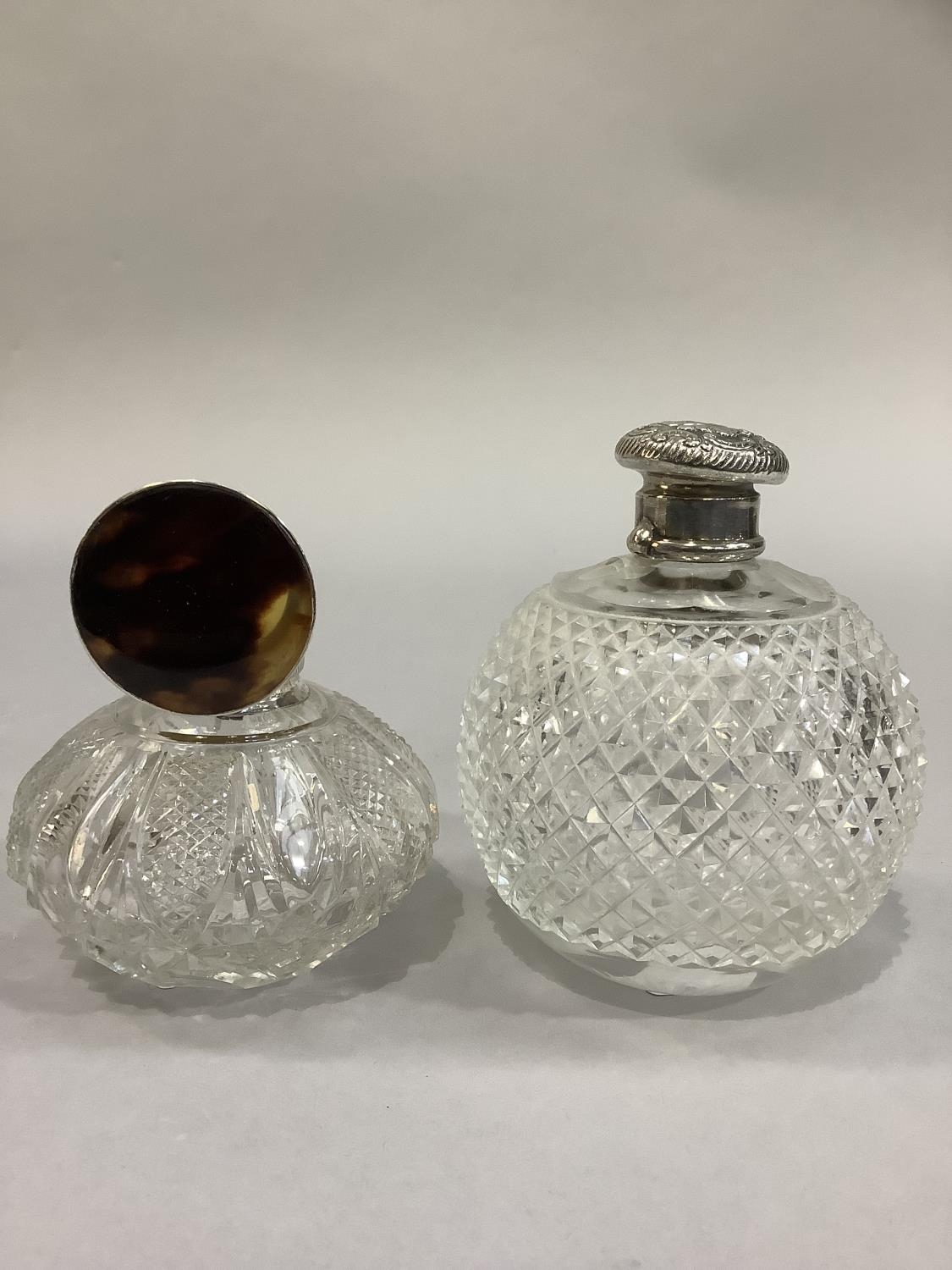 A GLOBULAR DIAMOND CUT GLASS SCENT BOTTLE with silver collar and repousse detachable top, Birmingham - Image 3 of 4