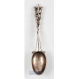 1920 St Mungo Golf Club silver golfing teaspoon - fitted with elaborate golf club stem and banner