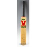 Rare and fascinating 1985 Slazenger Cricket Bat signed by US Major, UK and European Golfers (31) -