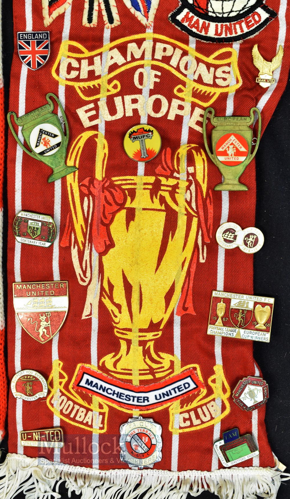Scarce Manchester United Champions of Europe Scarf with 12x enamel Manchester united pin badges, - Image 3 of 3