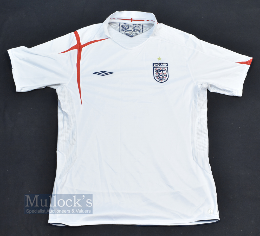 2005/07 England International Home football shirt size X large in white, Umbro short sleeve