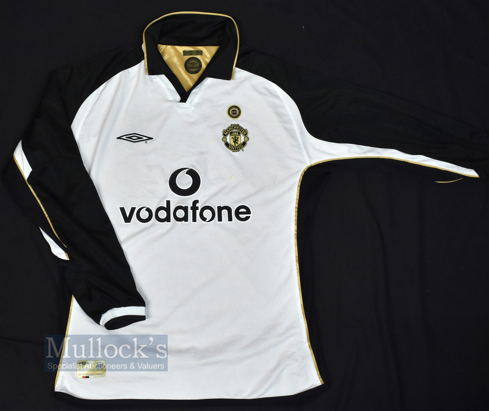 2001-02 Manchester United Centenary Away Football Shirt Umbro, Vodafone, in white and black, 41/43 - Image 2 of 2