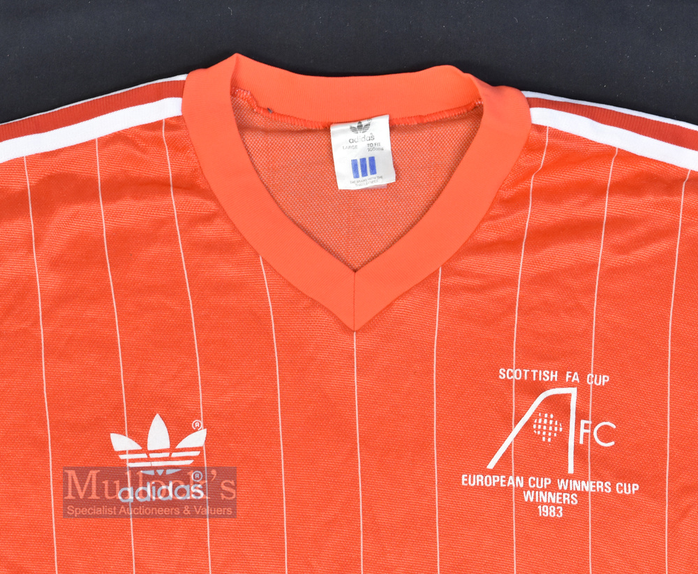 Rare 1983/85 Aberdeen FC Home Football Shirt with 'Scottish FA Cup and ECWC Winners 1983' to - Image 2 of 2