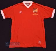 Retro Modern Replica 1956/57 'Concilio et Labore' Manchester United football shirt size large, in