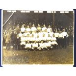 Original photograph b&w 1921/1922 Fulham team squad Div. 2, slight crease.