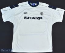 1999-2000 Manchester United Football Shirt sponsored by Sharp, made by Umbro, Short Sleeve, Size XL