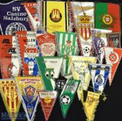 20x World Football Team Pennants, a good selection of teams mixed ages, made of silk and nylon/