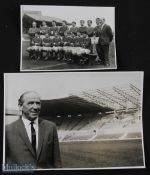 1965 Division 1 Manchester United (Champions) team group b&w 6 1/4" x 4 1/2" photograph with Matt