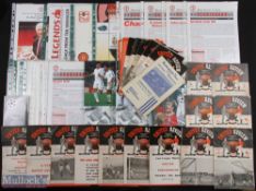 Selection of Manchester United items to include match programmes homes 1950/51 Blackpool, Bolton