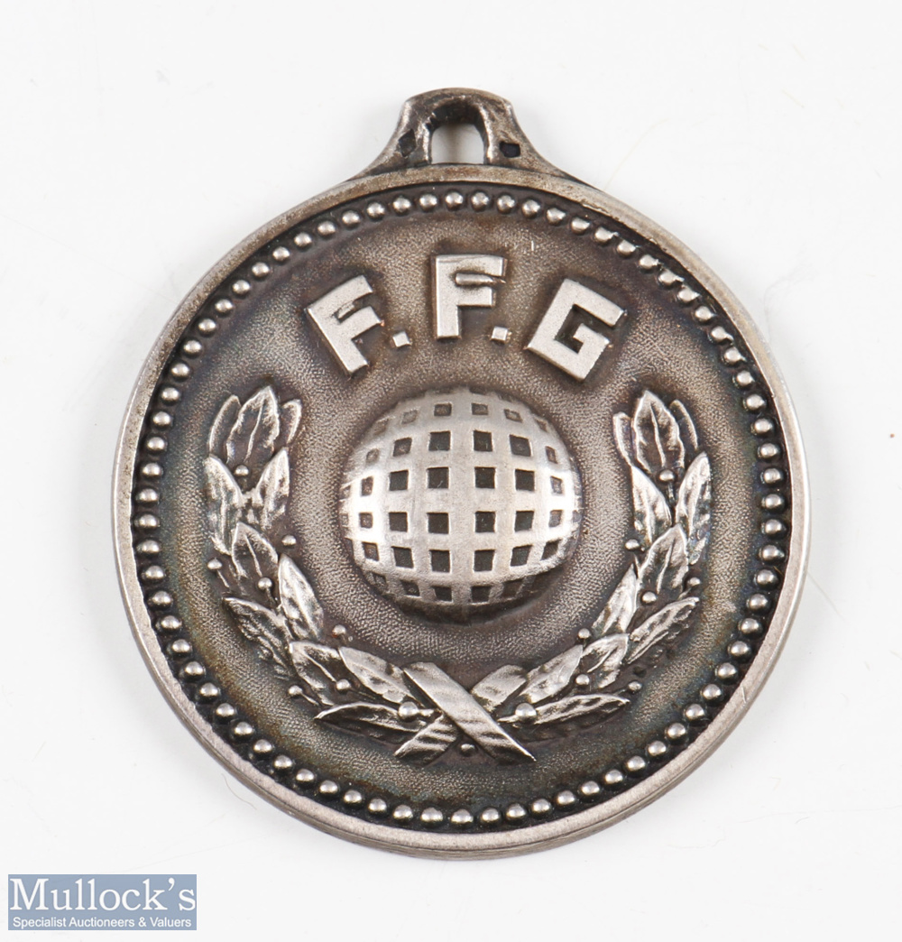 1960 France v England Amateur International golf participants medal and case - engraved on the - Image 2 of 3