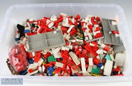 Lego Construction Toy 8.6kg of mainly vintage Lego, with noted parts from train set garage set