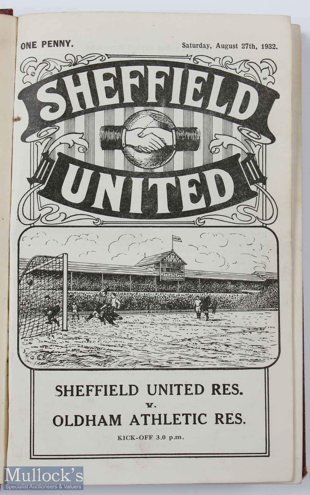 1932/33 Sheffield United Football Programmes Bound Volume in bound cloth covers (light damage to - Image 2 of 2